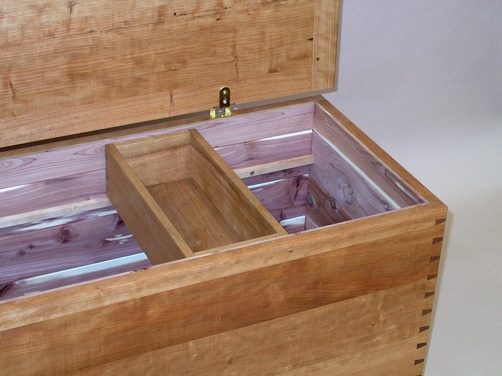 Lidded Dovetailed Chest Interior